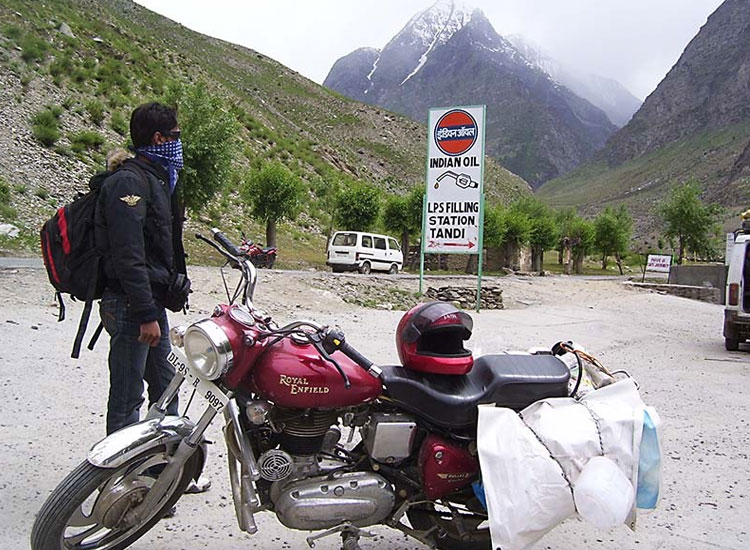 Petrol Pumps on Manali – Leh Highway: You Should Know Before Traveling!!