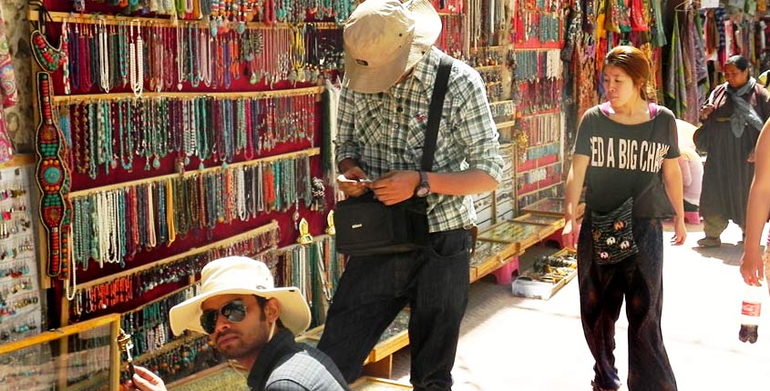 shopping-in-ladakh